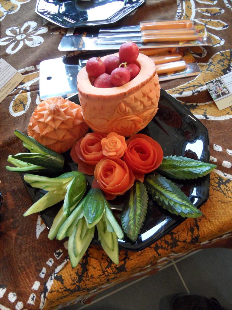 sculpture sur fruits et légumes par Sawitree Renaux